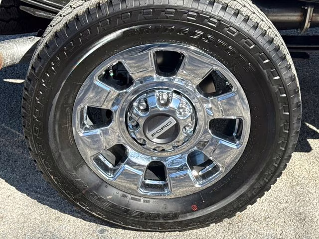 2026 Oxford White Ford Super Duty F-250 SRW Lariat 4X4 Truck