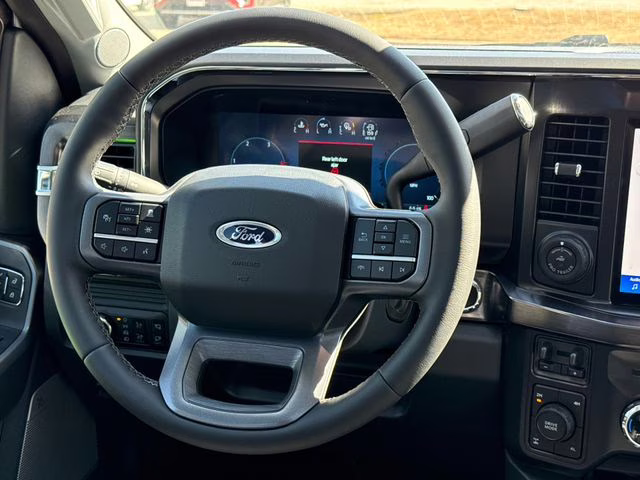 2026 Oxford White Ford Super Duty F-250 SRW Lariat 4X4 Truck