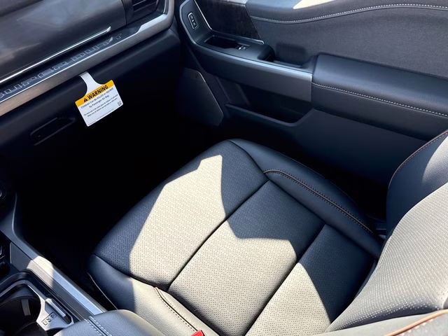 2026 Oxford White Ford Super Duty F-250 SRW Lariat 4X4 Truck