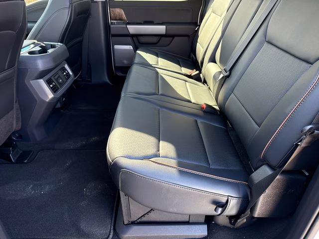 2026 Oxford White Ford Super Duty F-250 SRW Lariat 4X4 Truck