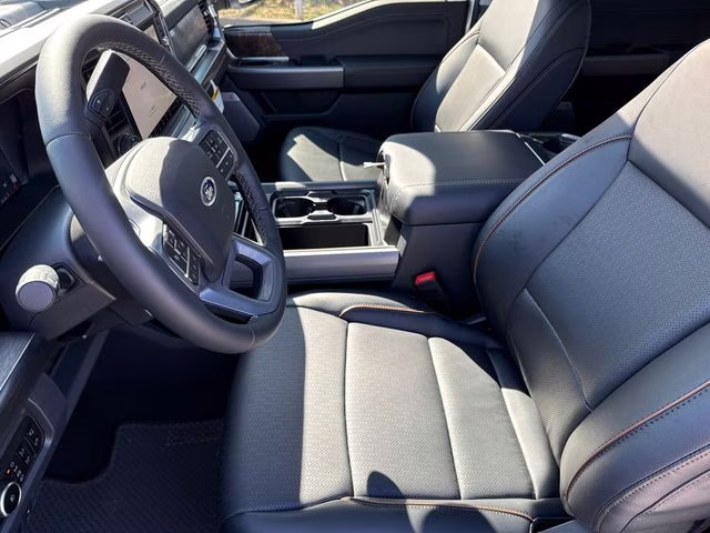 2026 Oxford White Ford Super Duty F-250 SRW Lariat 4X4 Truck