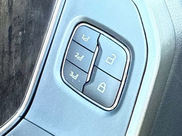 2026 Oxford White Ford Super Duty F-250 SRW Lariat 4X4 Truck