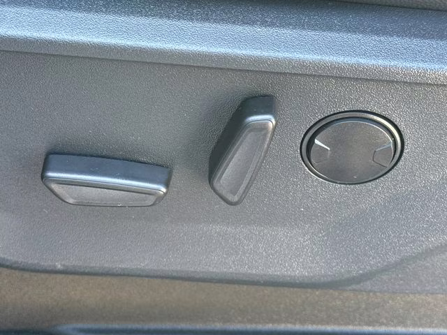 2026 Oxford White Ford Super Duty F-250 SRW Lariat 4X4 Truck