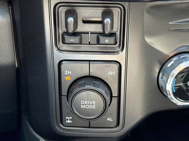 2026 Oxford White Ford Super Duty F-250 SRW Lariat 4X4 Truck