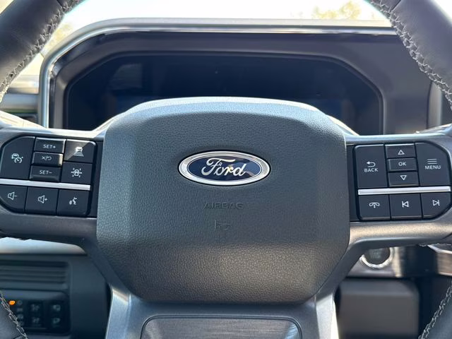 2026 Oxford White Ford Super Duty F-250 SRW Lariat 4X4 Truck