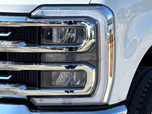 2026 Oxford White Ford Super Duty F-250 SRW Lariat 4X4 Truck