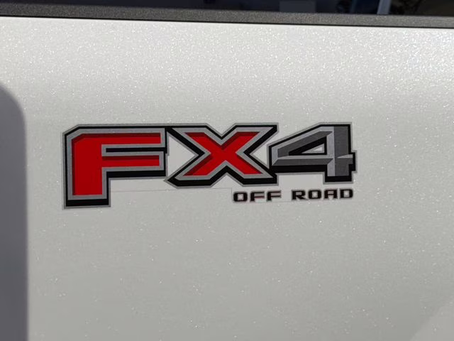 2025 White Metallic Ford Super Duty F-250 SRW Lariat 4X4 Truck