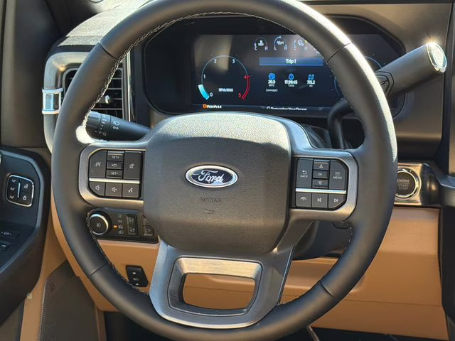 2025 White Metallic Ford Super Duty F-250 SRW Lariat 4X4 Truck