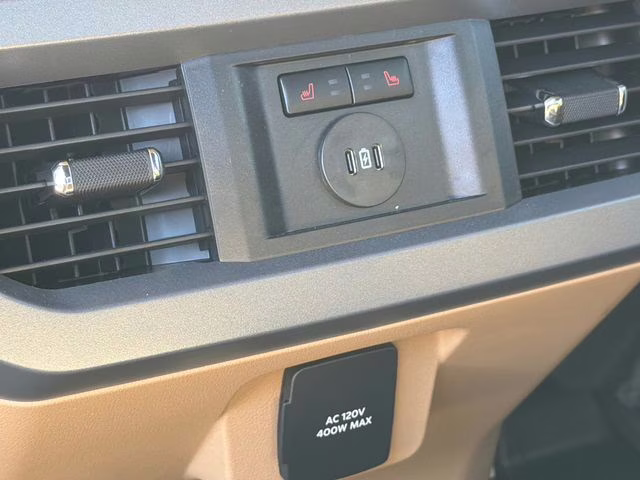 2025 White Metallic Ford Super Duty F-250 SRW Lariat 4X4 Truck