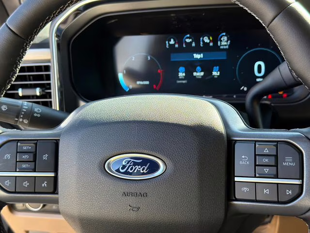 2025 White Metallic Ford Super Duty F-250 SRW Lariat 4X4 Truck