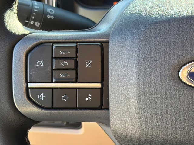 2025 White Metallic Ford Super Duty F-250 SRW Lariat 4X4 Truck