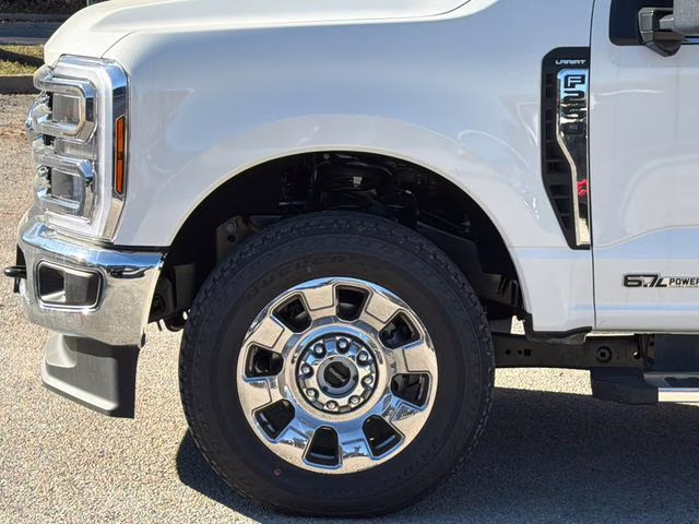 2025 White Metallic Ford Super Duty F-250 SRW Lariat 4X4 Truck