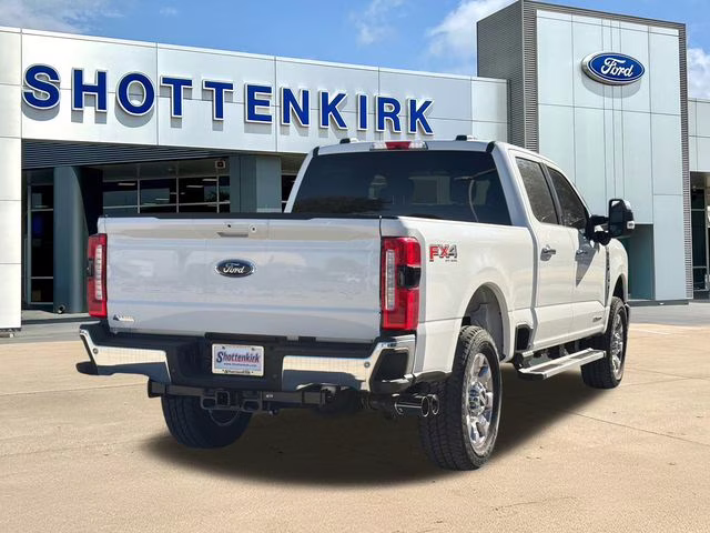 2025 White Metallic Ford Super Duty F-250 SRW Lariat 4X4 Truck