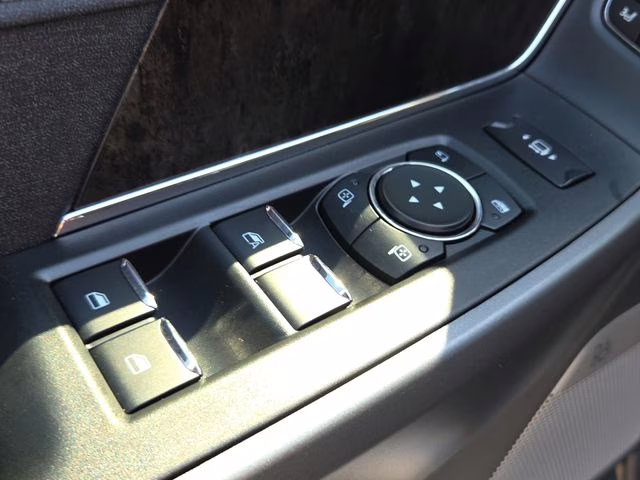 2026 White Metallic Ford Super Duty F-250 SRW Lariat 4X4 Truck