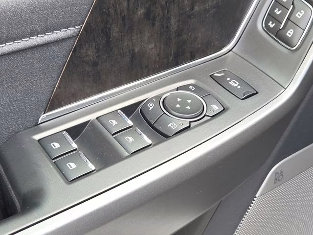 2026 White Metallic Ford Super Duty F-250 SRW Lariat 4X4 Truck