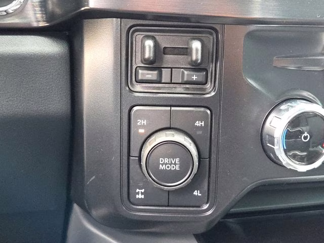 2026 White Metallic Ford Super Duty F-250 SRW Lariat 4X4 Truck