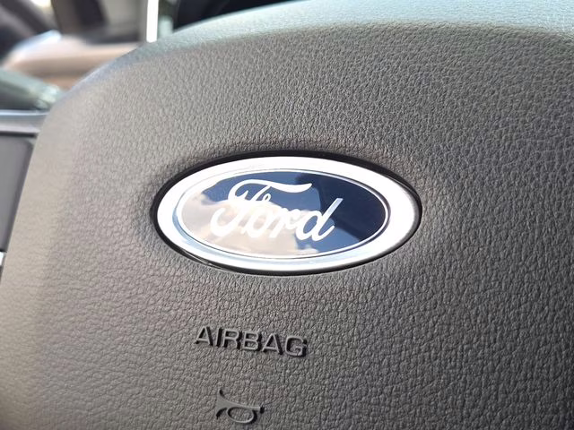 2026 White Metallic Ford Super Duty F-250 SRW Lariat 4X4 Truck