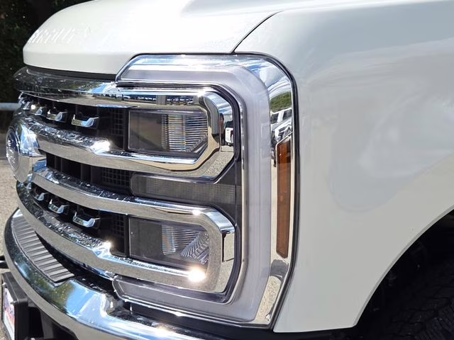 2026 White Metallic Ford Super Duty F-250 SRW Lariat 4X4 Truck