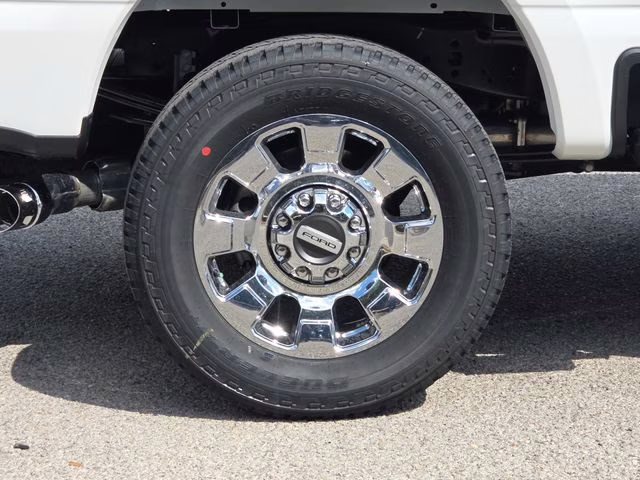 2026 White Metallic Ford Super Duty F-250 SRW Lariat 4X4 Truck