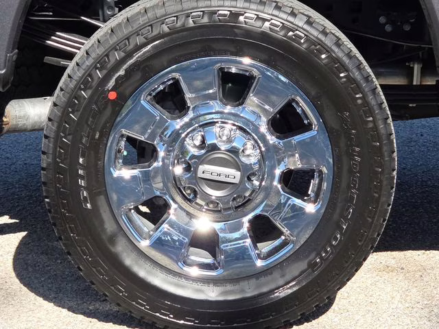 2026 Gray Metallic Ford Super Duty F-350 SRW Lariat 4X4 Truck