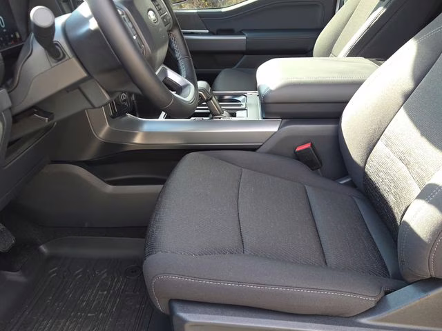 2026 Oxford White Ford F-150 XLT 4X4 Truck