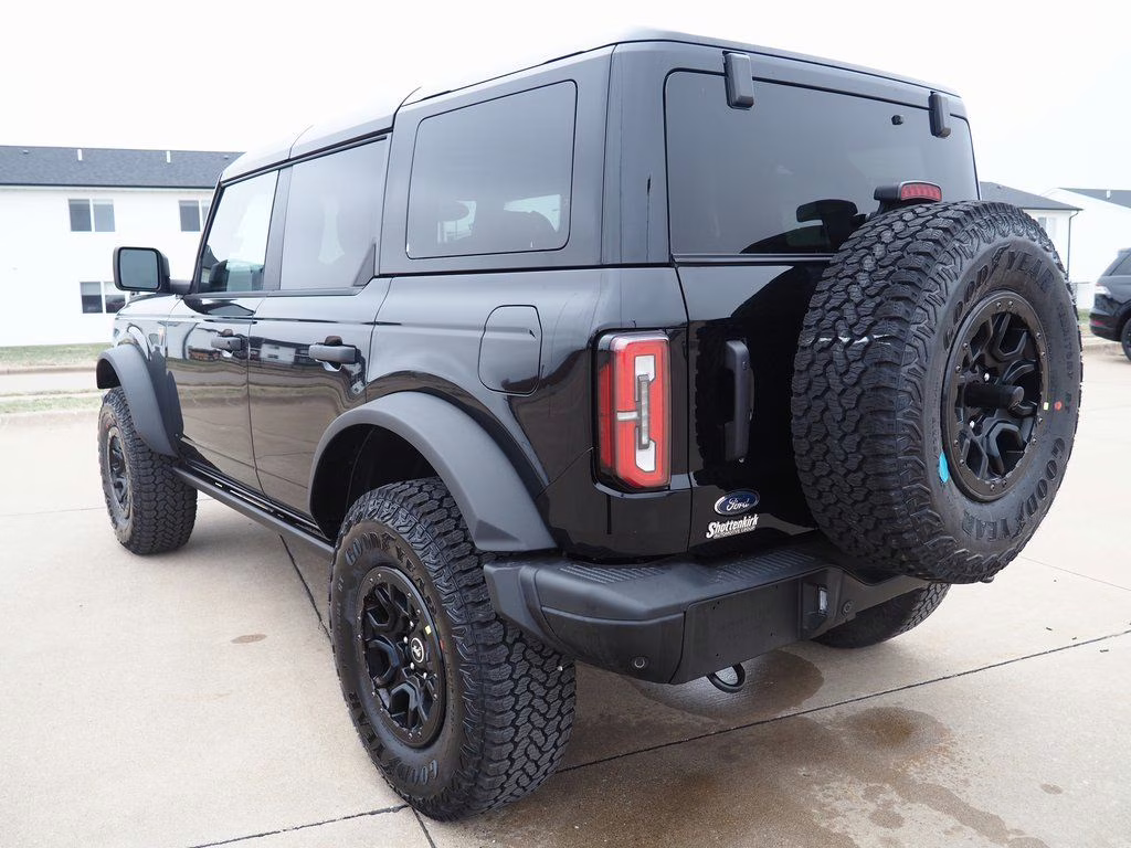 2025 Shadow Black Ford Bronco Badlands 4X4 SUV