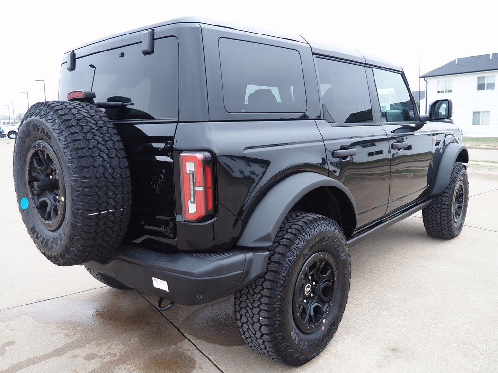 2025 Shadow Black Ford Bronco Badlands 4X4 SUV