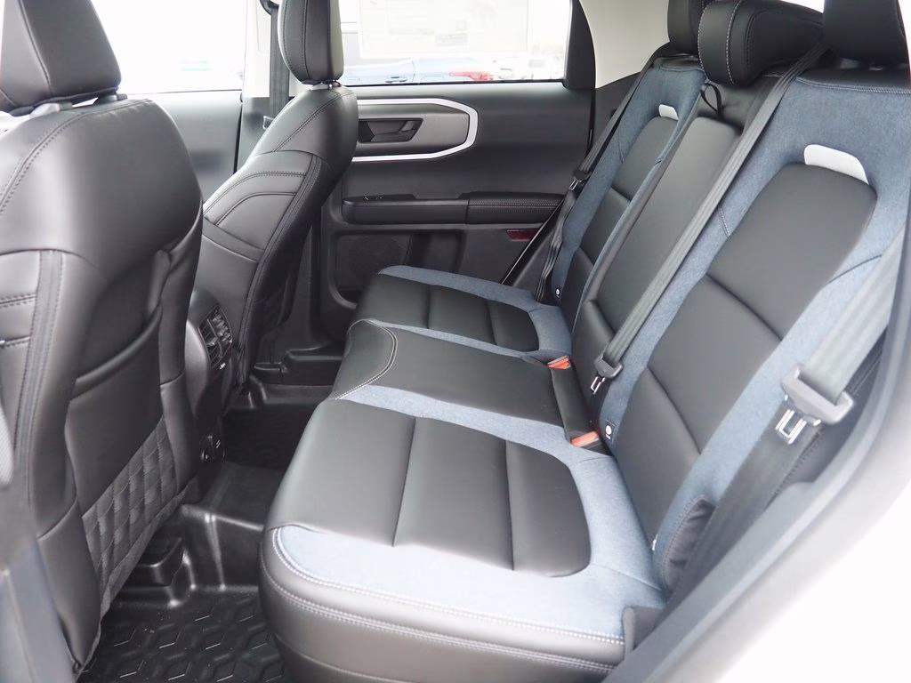 2025 Oxford White Ford Bronco Sport Outer Banks 4X4 SUV