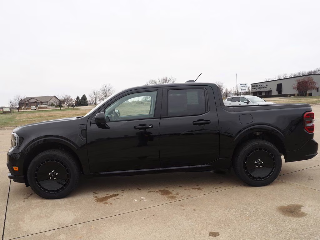 2026 Shadow Black Ford Maverick Lobo Standard AWD Truck