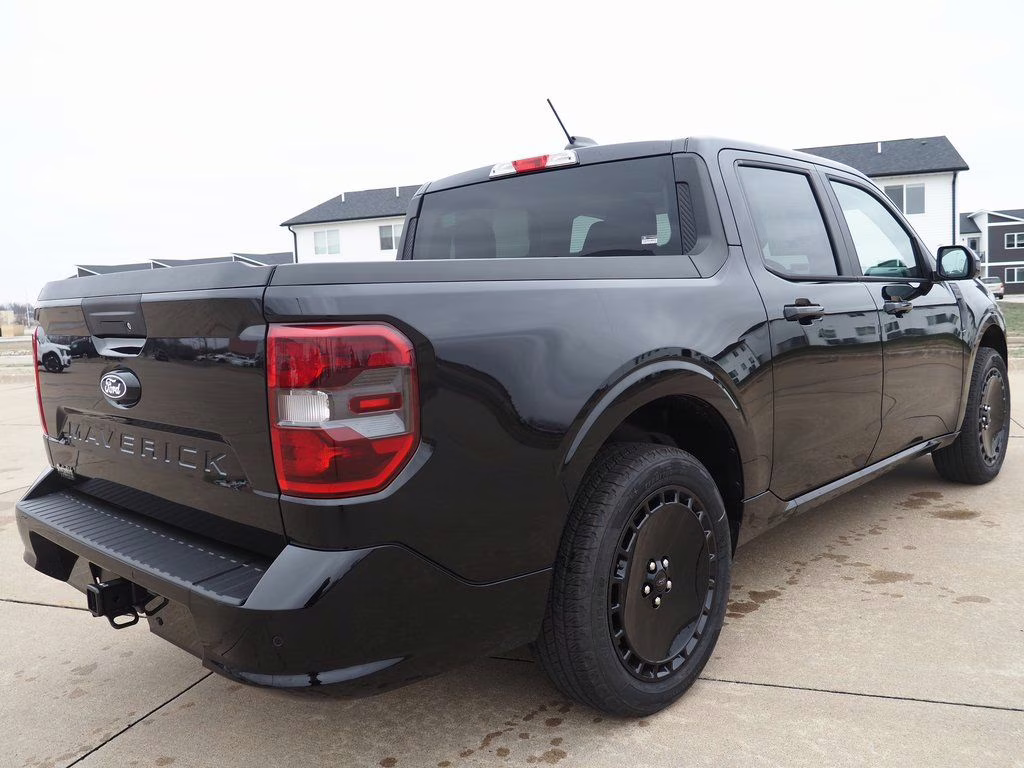 2026 Shadow Black Ford Maverick Lobo Standard AWD Truck