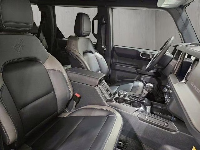 2025 Azure Gray Metallic Tri-Coat Ford Bronco Outer Banks 4X4 SUV