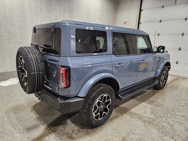 2025 Azure Gray Metallic Tri-Coat Ford Bronco Outer Banks 4X4 SUV