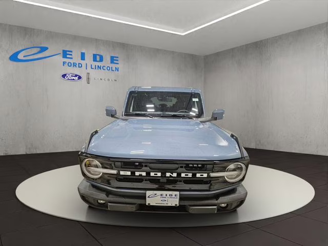 2025 Azure Gray Metallic Tri-Coat Ford Bronco Outer Banks 4X4 SUV
