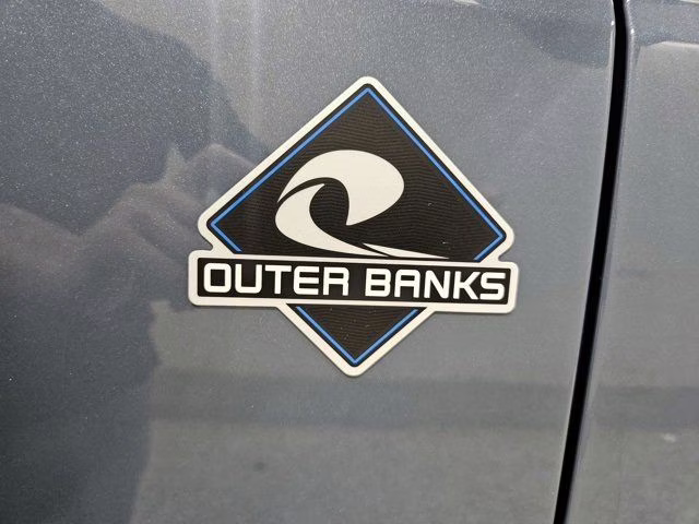 2025 Azure Gray Metallic Tri-Coat Ford Bronco Outer Banks 4X4 SUV