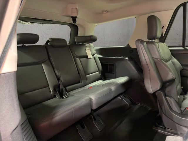 2026 Glacier Gray Metallic Tri-Coat Ford Expedition Active 4X4 SUV