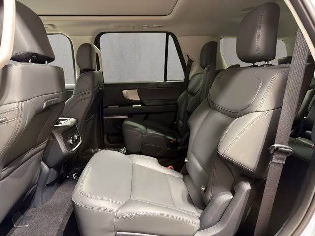 2026 Glacier Gray Metallic Tri-Coat Ford Expedition Active 4X4 SUV