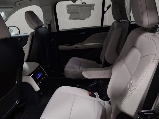 2026 Pristine White Metallic Tri-Coat Lincoln Aviator Premiere AWD SUV