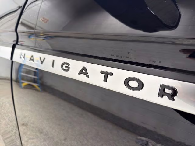 2025 Infinite Black Metallic Clearcoat Lincoln Navigator Reserve 4X4 SUV