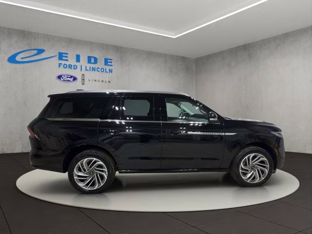 2025 Infinite Black Metallic Clearcoat Lincoln Navigator Reserve 4X4 SUV