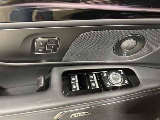 2025 Infinite Black Metallic Clearcoat Lincoln Nautilus Reserve AWD SUV