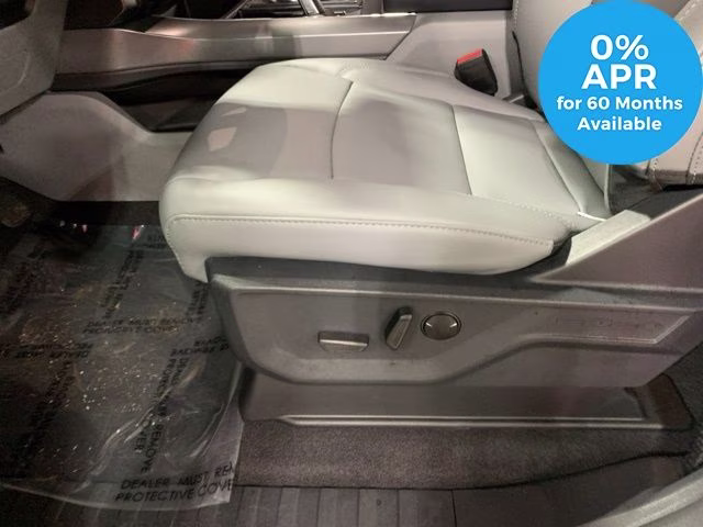 2025 Oxford White Ford F-150 Lightning Flash AWD Truck
