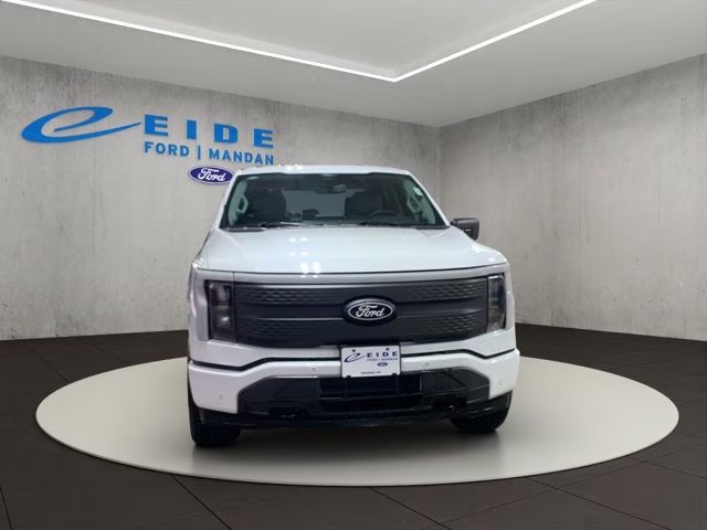 2025 Oxford White Ford F-150 Lightning Flash AWD Truck