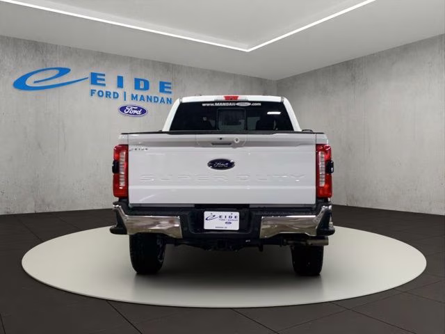 2026 Oxford White Ford Super Duty F-350 SRW XLT 4X4 Truck