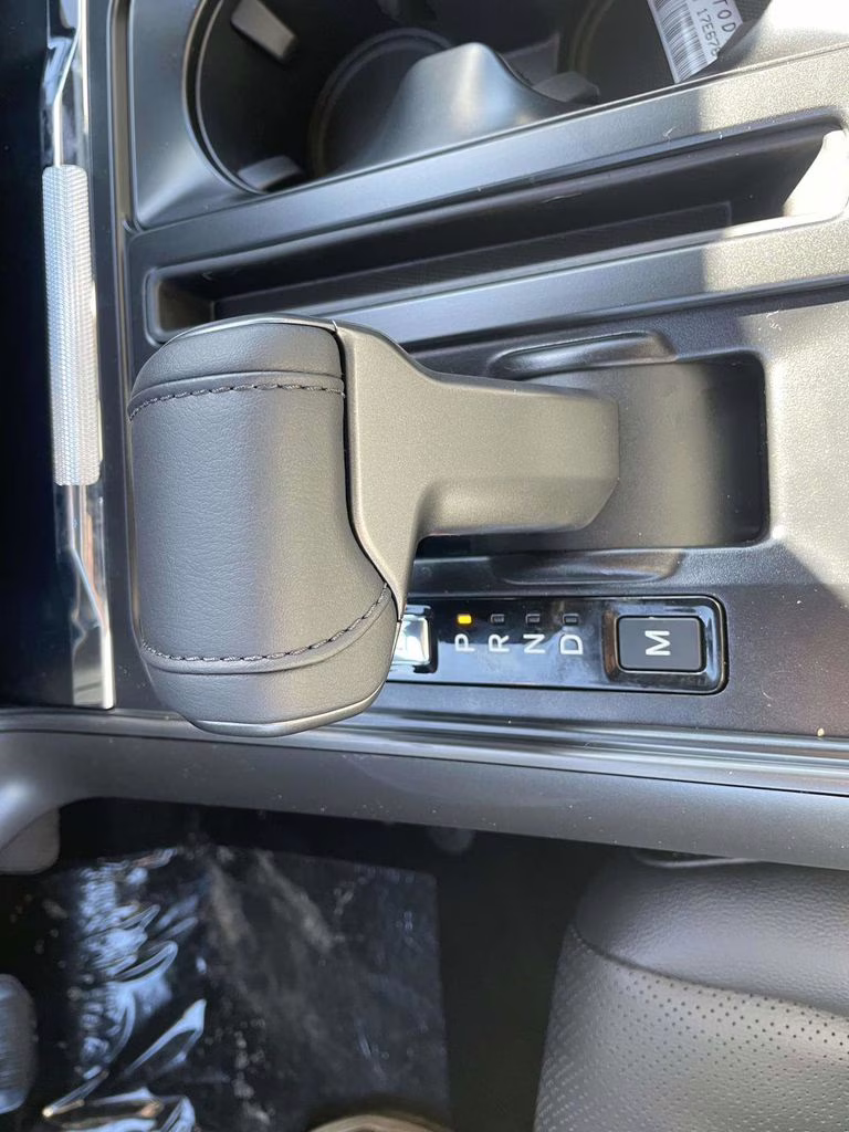 2026 Avalanche Ford F-150 Lariat 4X4 Truck