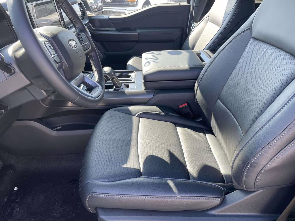 2026 Oxford White Ford F-150 Lariat 4X4 Truck