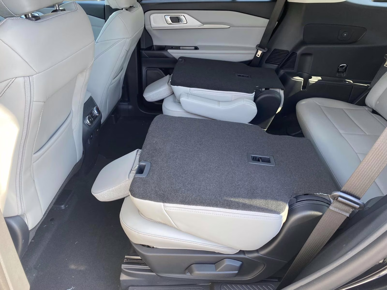 2026 Black Metallic Ford Explorer Active 4X4 SUV