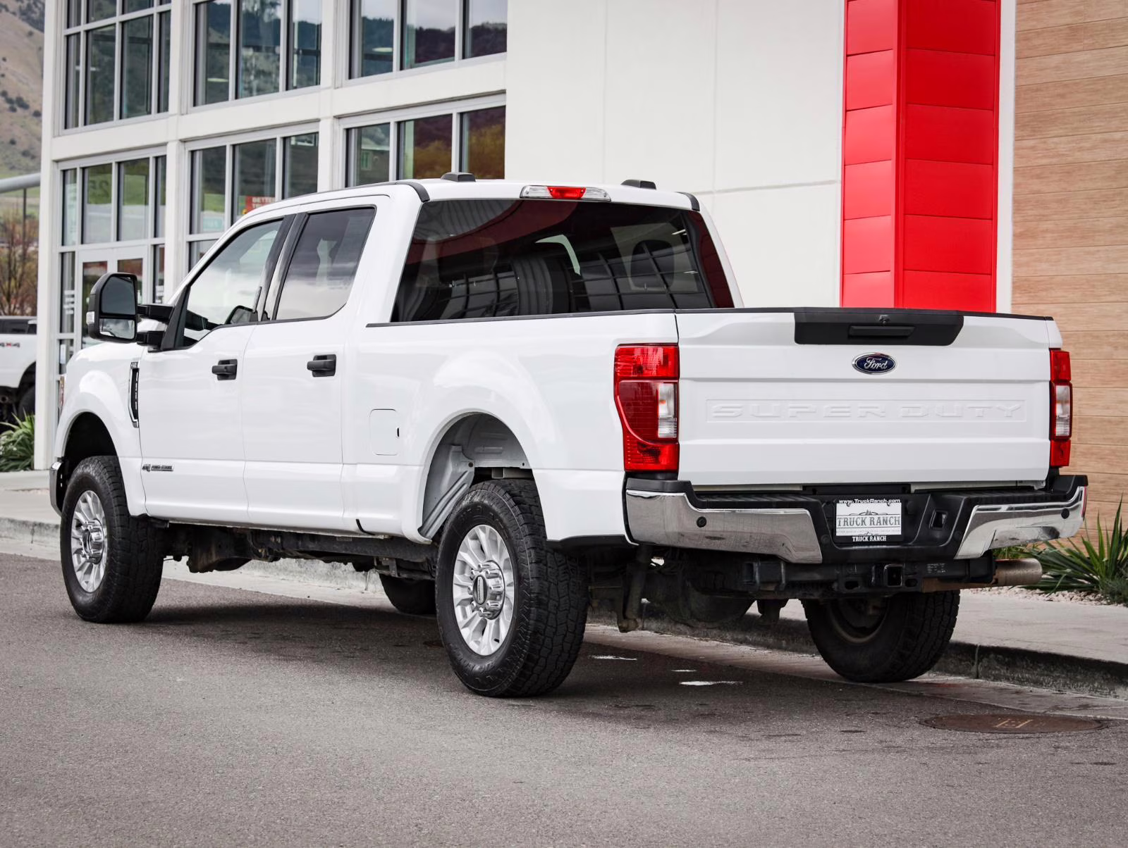 2022 Oxford White Ford Super Duty F-250 SRW XLT 4X4 Truck