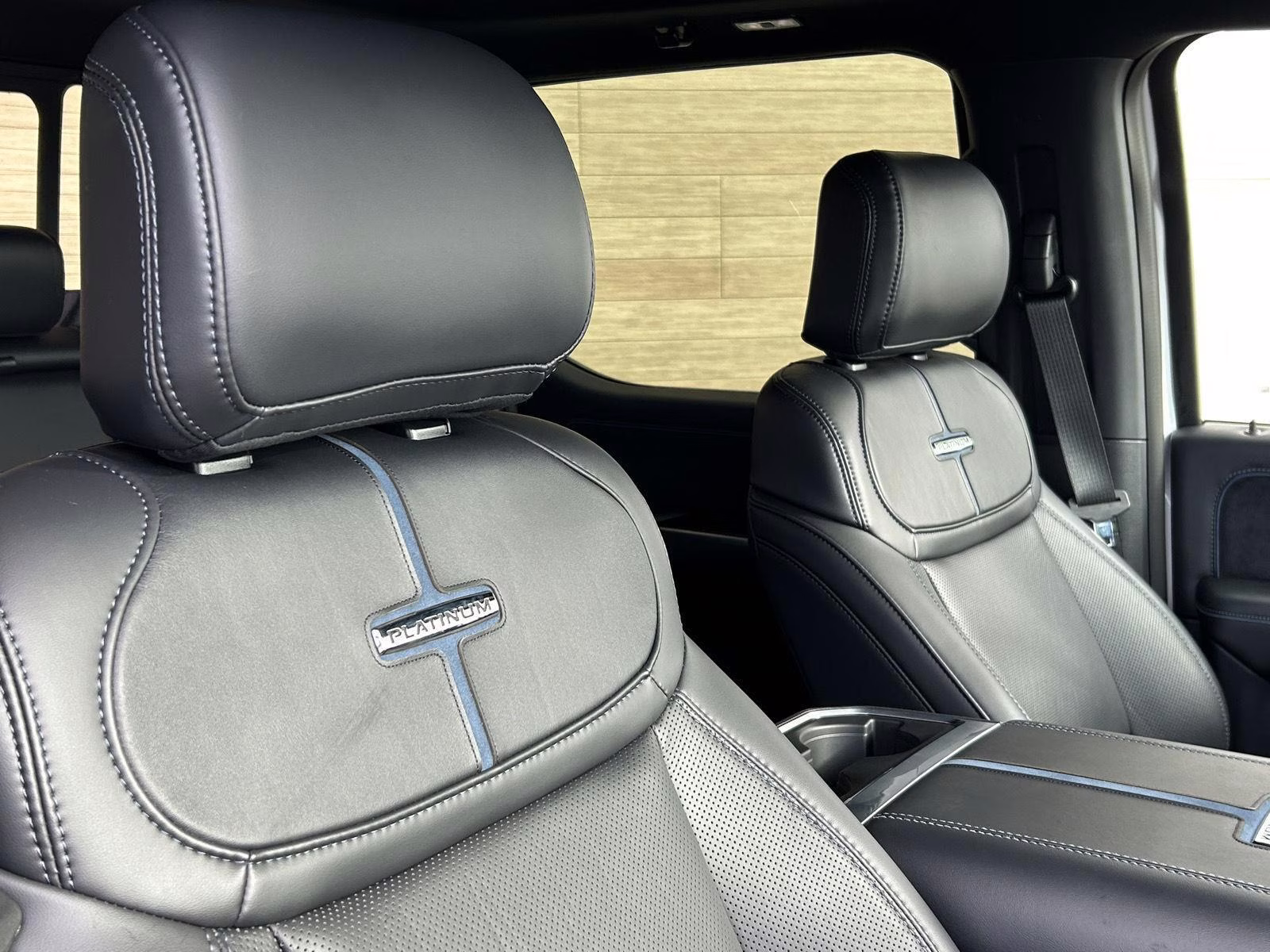 2025 Star White Metallic Tri-Coat Ford Super Duty F-450 DRW Platinum 4X4 Truck