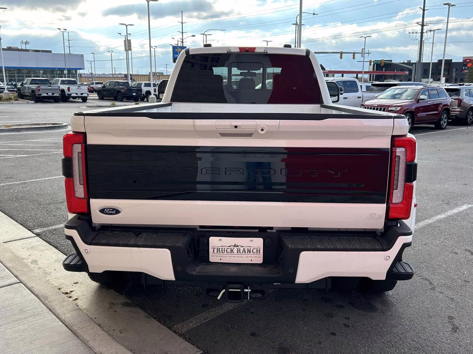 2025 Star White Metallic Tri-Coat Ford Super Duty F-450 DRW Platinum 4X4 Truck