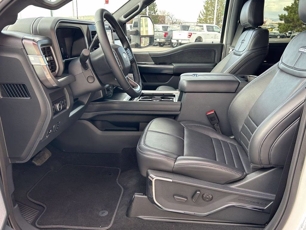 2025 White Ford Super Duty F-450 DRW Platinum 4X4 Truck